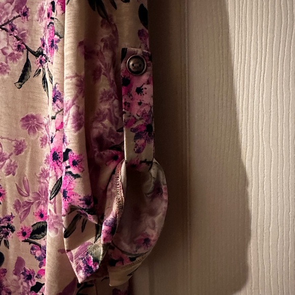 Beautiful NWOT top.  So comfy and can be very dressy or casual. - Picture 4 of 4